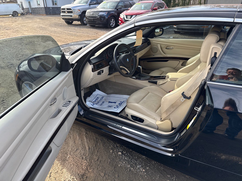 2011 BMW 3 Series Image 9