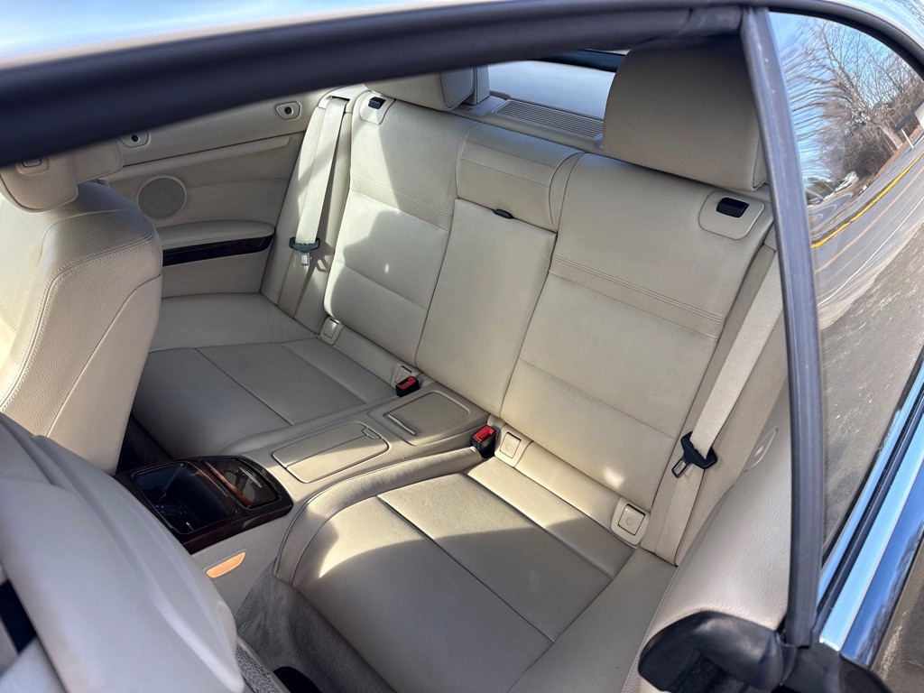 2011 BMW 3 Series Image 10