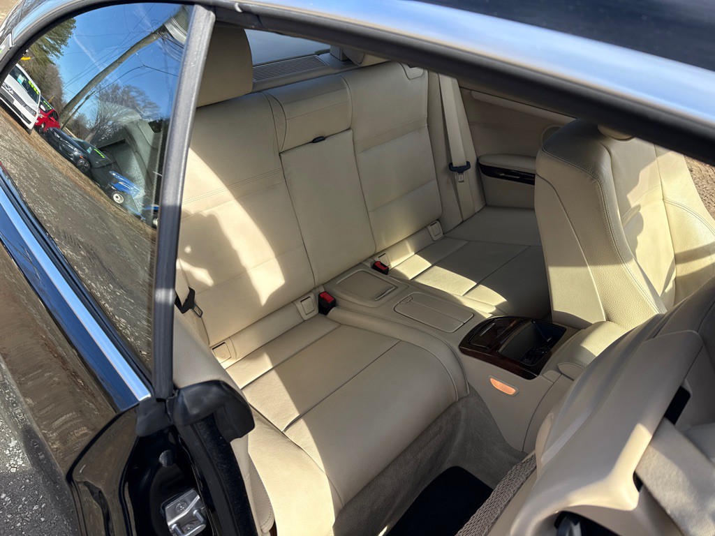 2011 BMW 3 Series Image 13