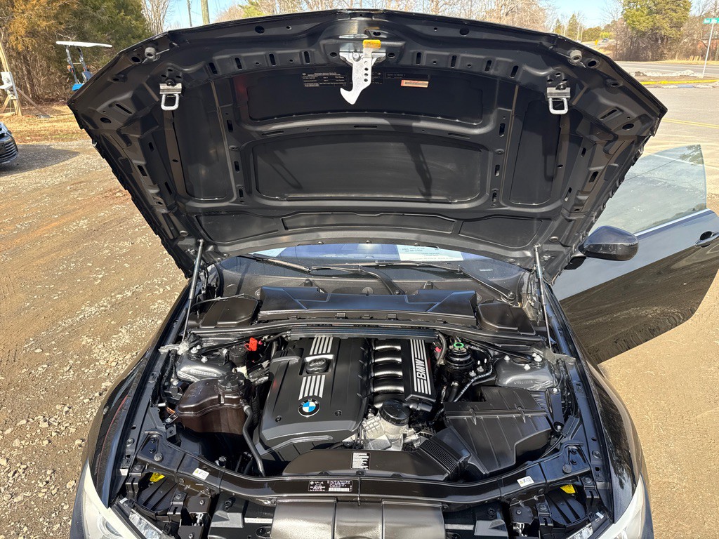 2011 BMW 3 Series Image 14