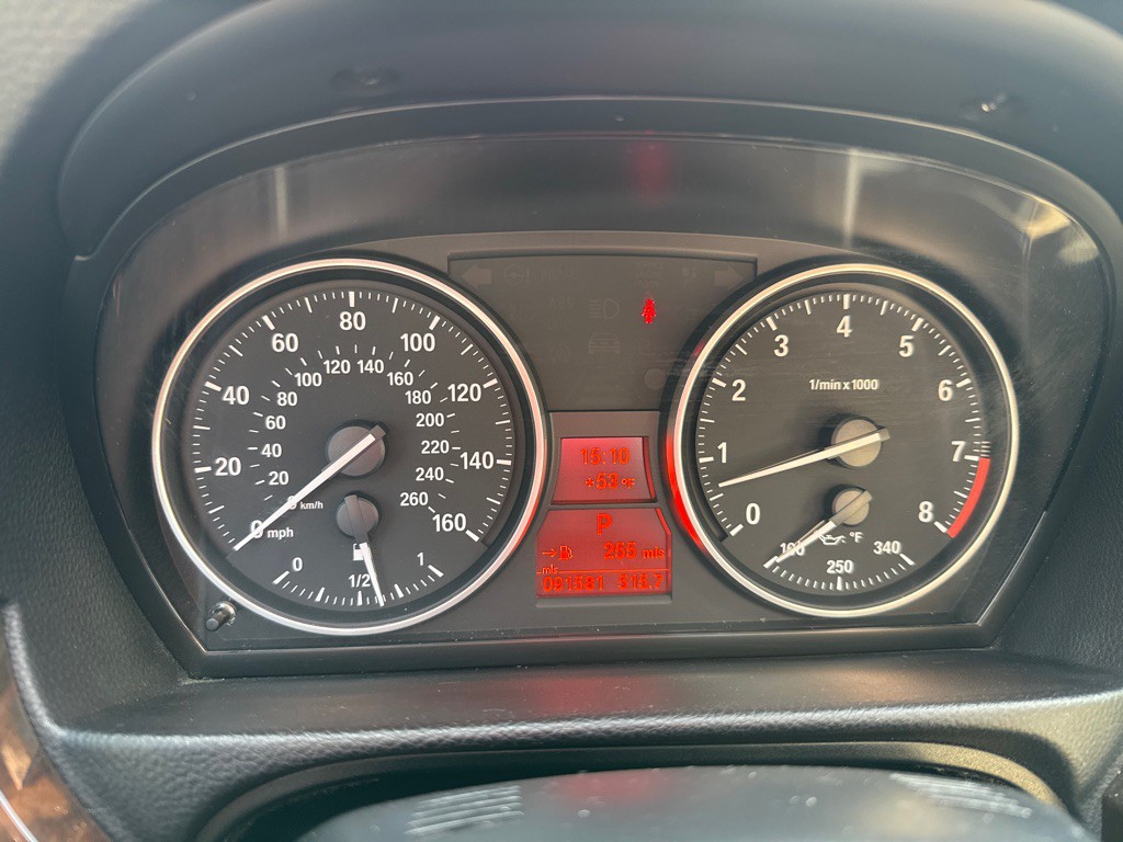 2011 BMW 3 Series Image 15