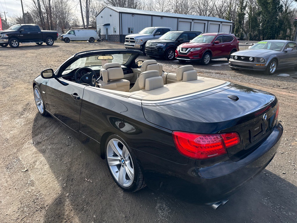 2011 BMW 3 Series Image 18