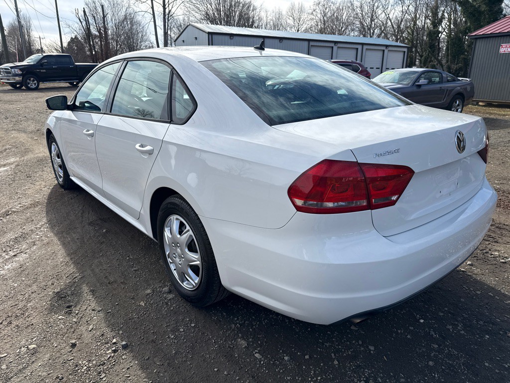 2013 Volkswagen Passat Image 8