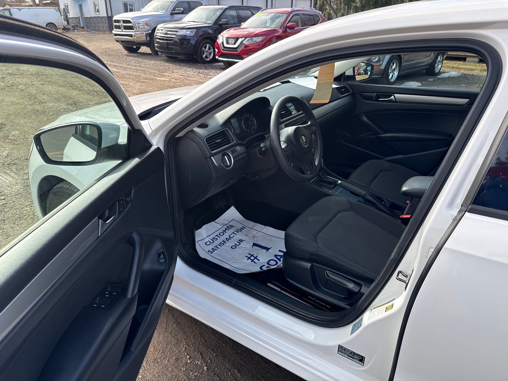 2013 Volkswagen Passat Image 9