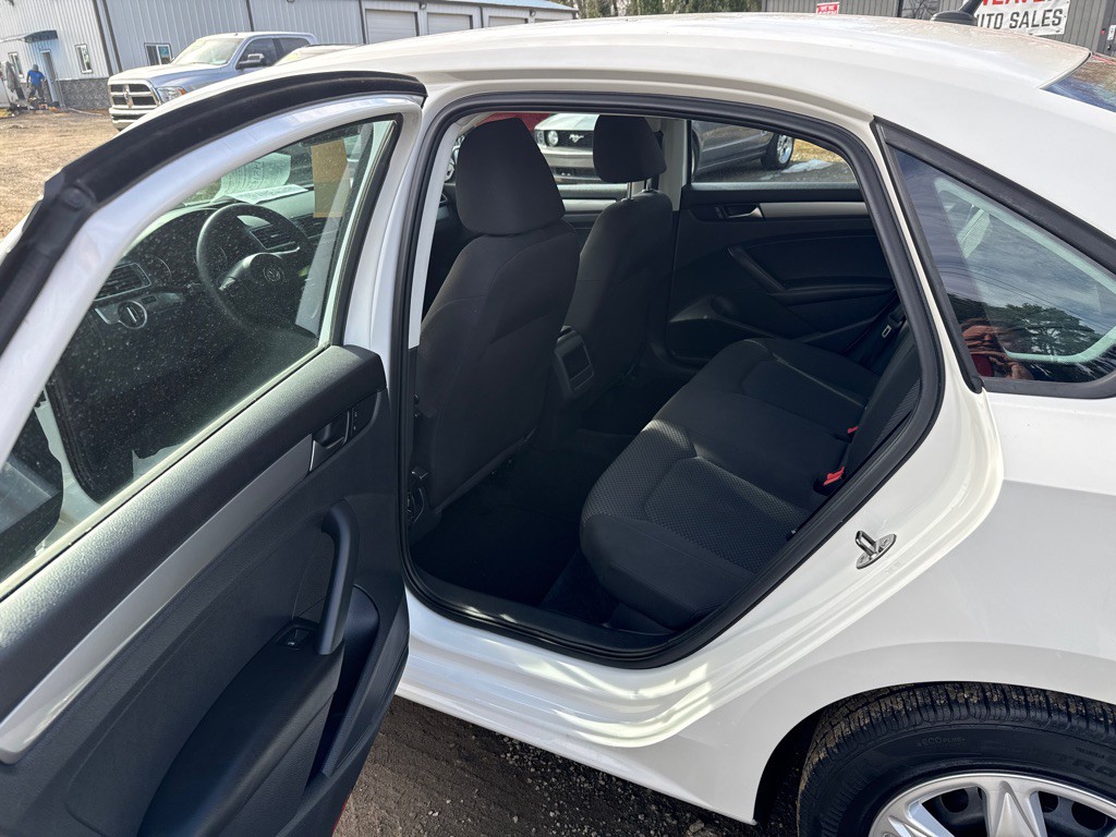 2013 Volkswagen Passat Image 10