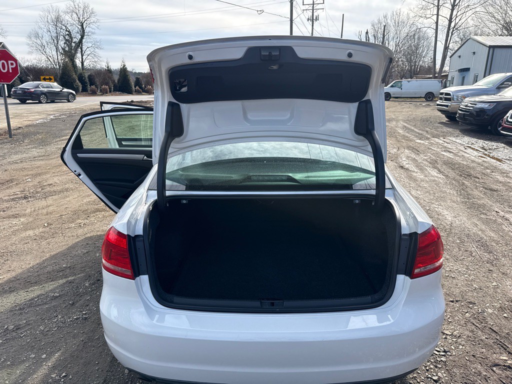 2013 Volkswagen Passat Image 11