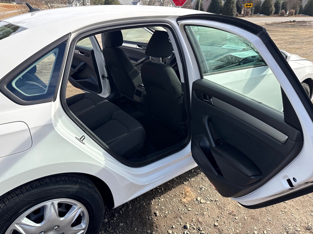 2013 Volkswagen Passat Image 12