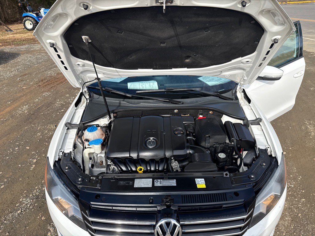 2013 Volkswagen Passat Image 14