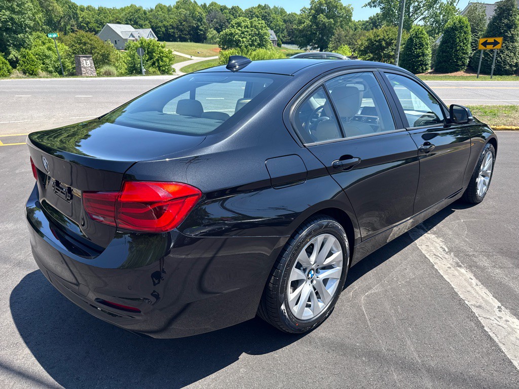 2017 BMW 3 Series Image 4