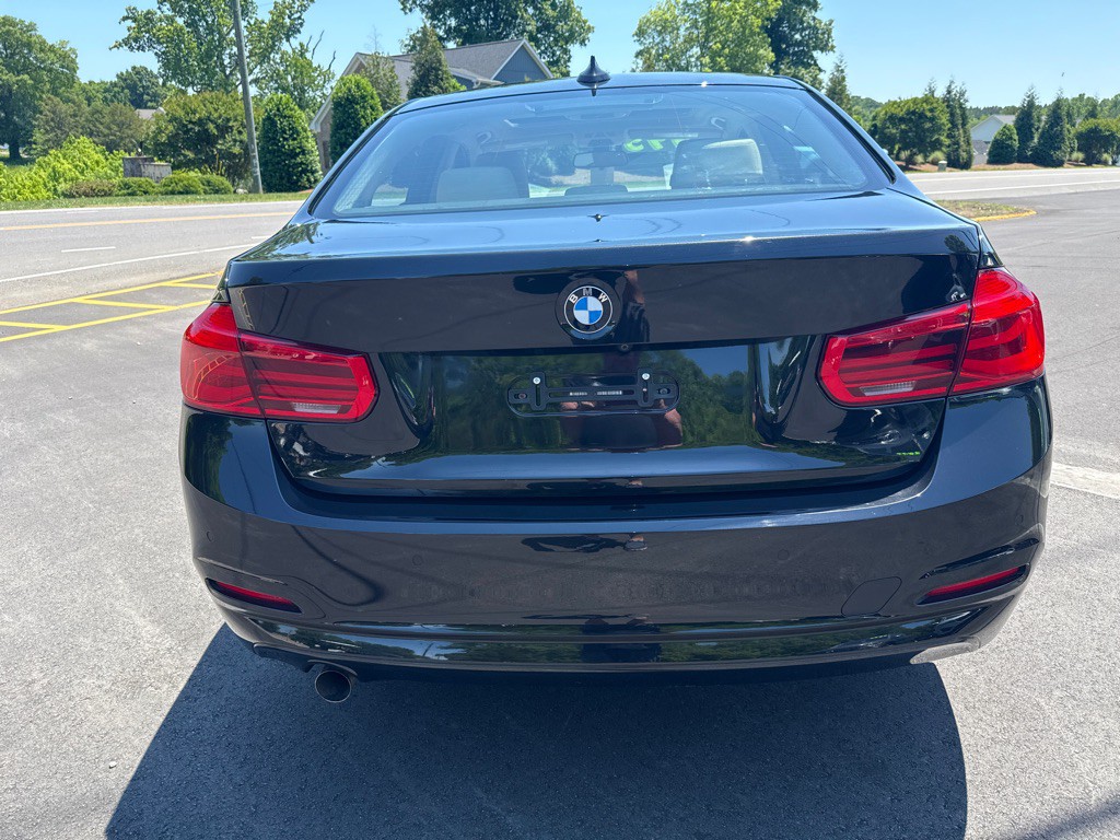 2017 BMW 3 Series Image 5