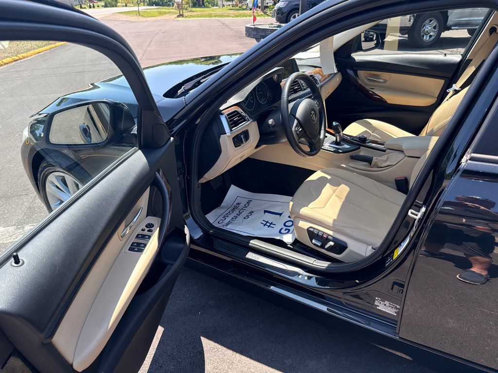 2017 BMW 3 Series Image 7