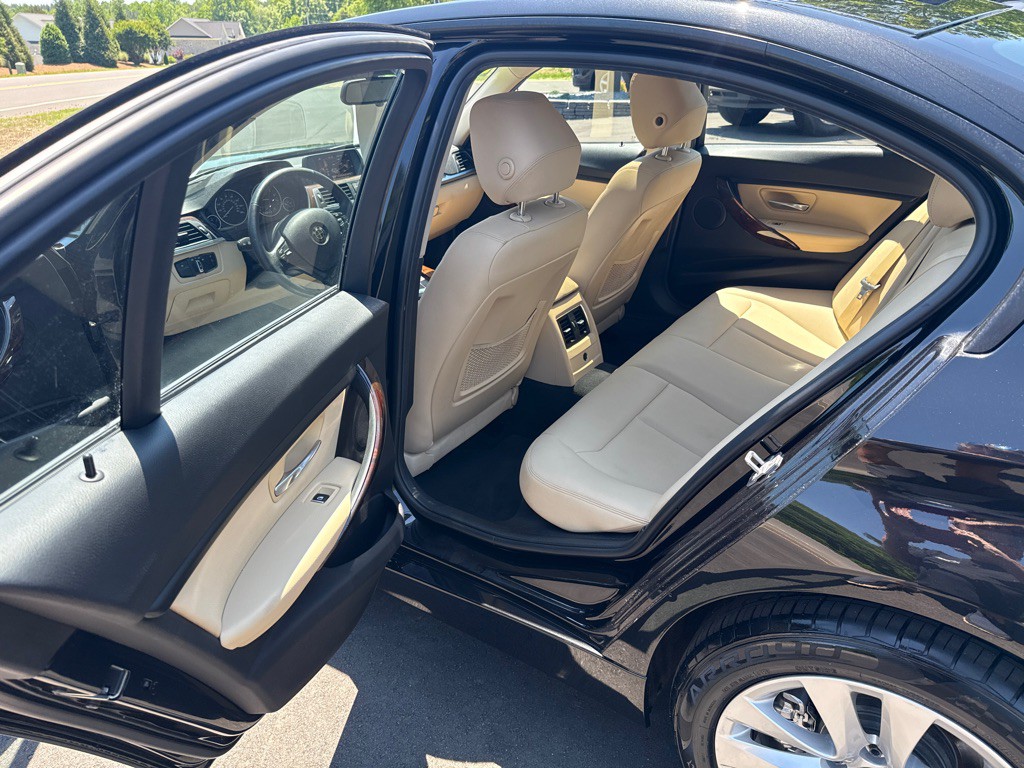 2017 BMW 3 Series Image 8