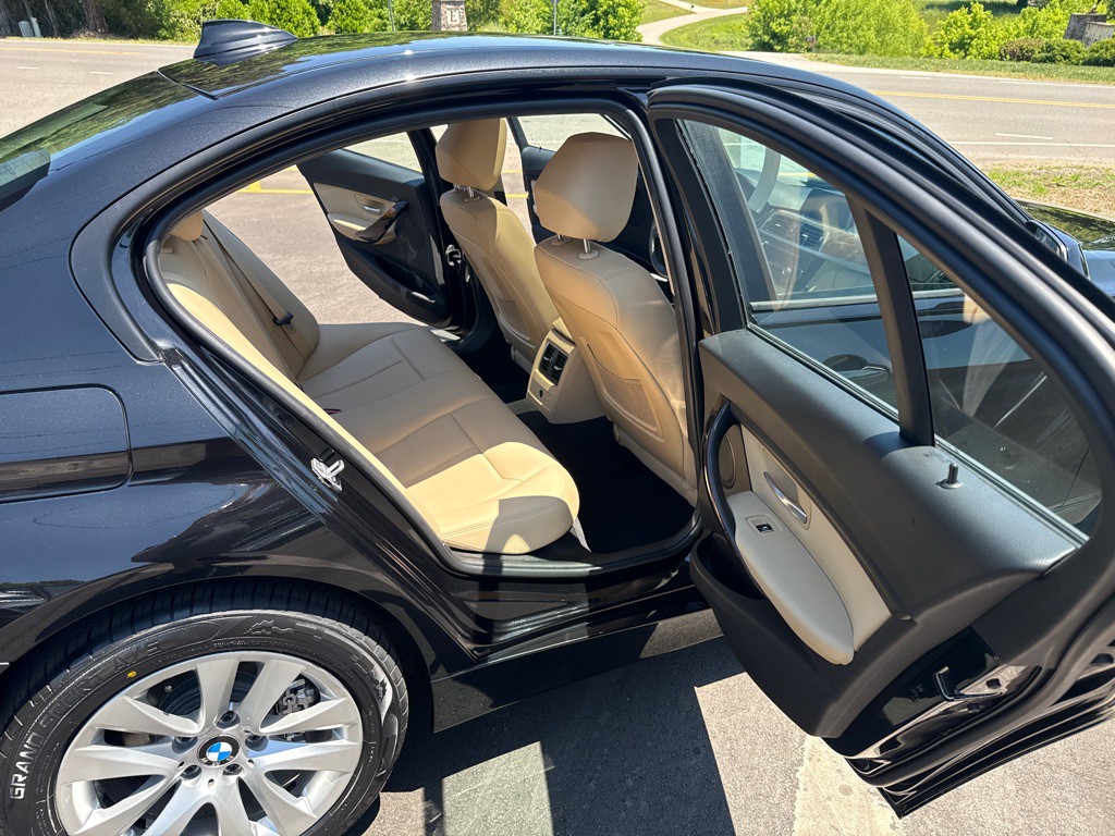 2017 BMW 3 Series Image 10