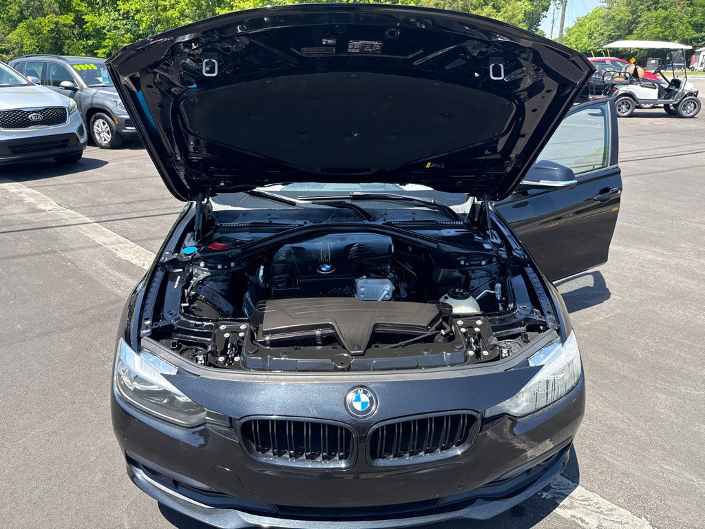 2017 BMW 3 Series Image 12