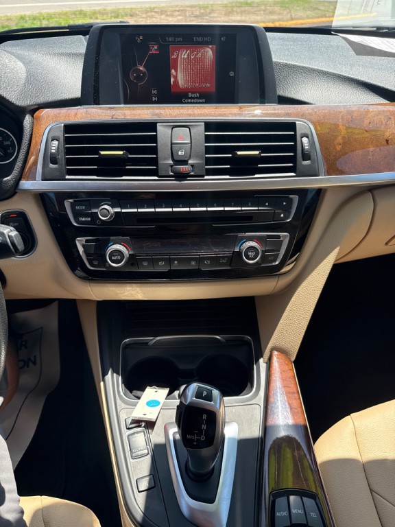 2017 BMW 3 Series Image 14