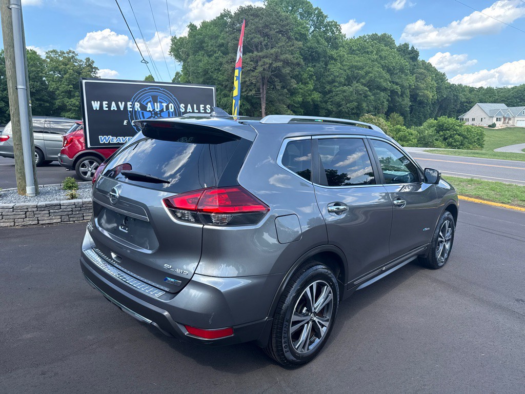 2017 Nissan Rogue Image 2