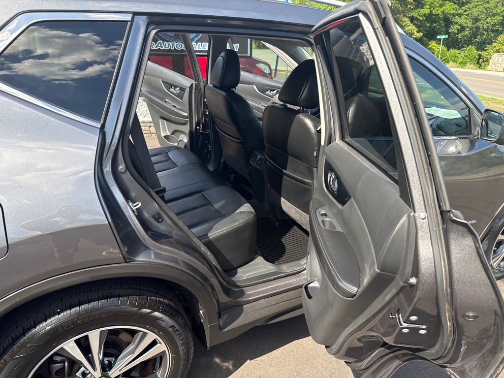 2017 Nissan Rogue Image 12
