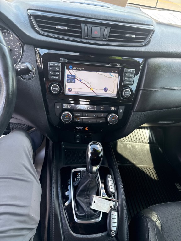 2017 Nissan Rogue Image 16