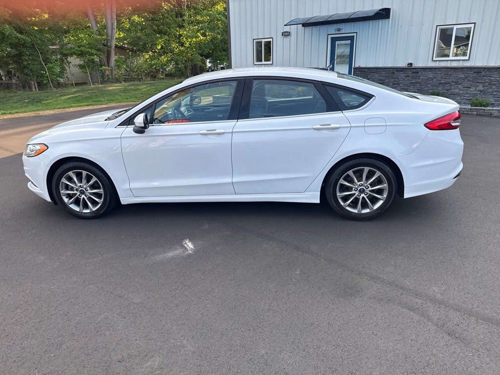 2017 Ford Fusion Image 1