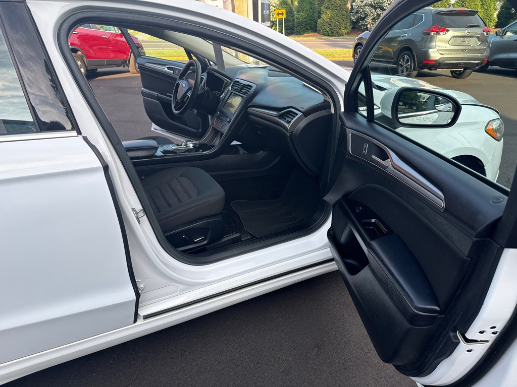 2017 Ford Fusion Image 16