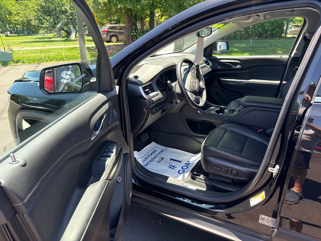 2022 GMC Acadia Image 9