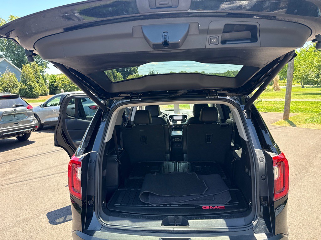 2022 GMC Acadia Image 11
