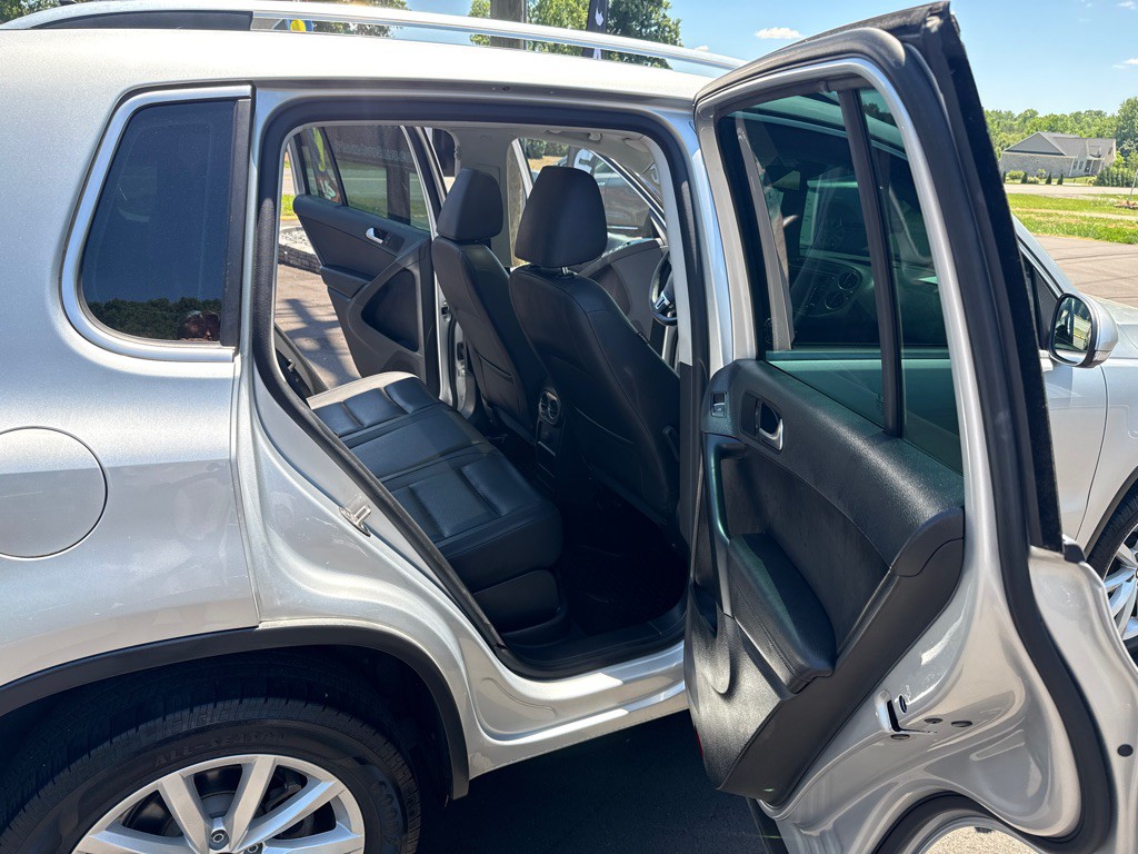 2017 Volkswagen Tiguan Image 12