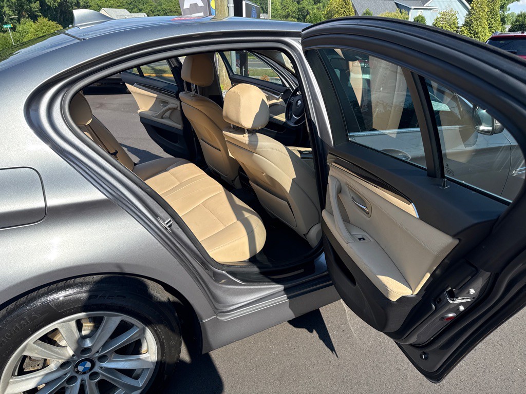 2016 BMW 5 Series Image 12