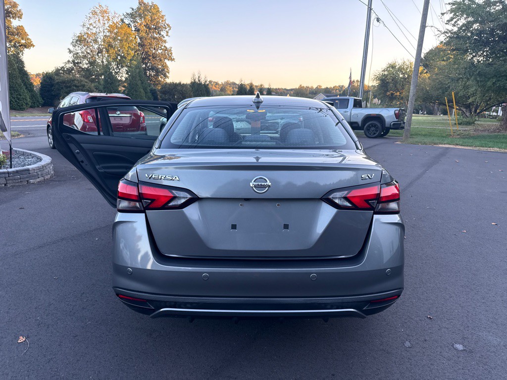 2020 Nissan Versa Image 12