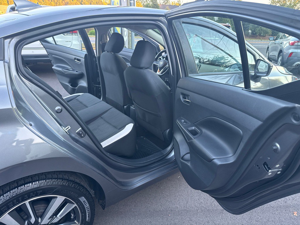 2020 Nissan Versa Image 13