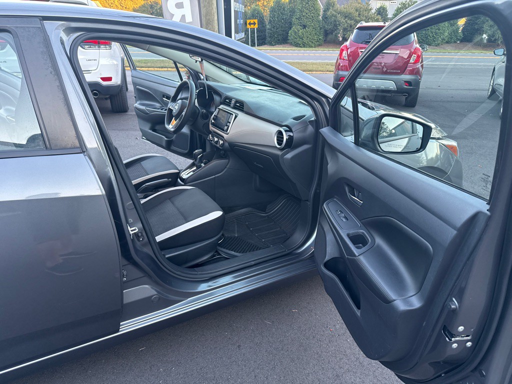 2020 Nissan Versa Image 14