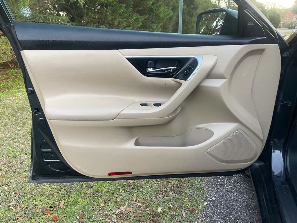 2016 Nissan Altima Image 9