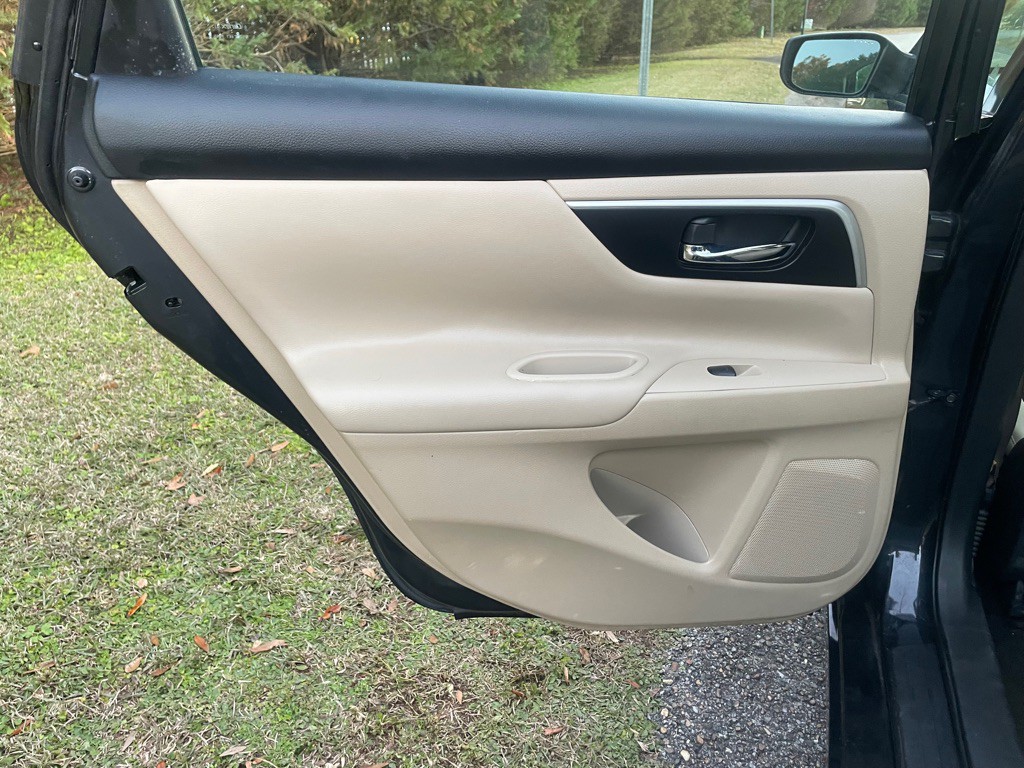 2016 Nissan Altima Image 11