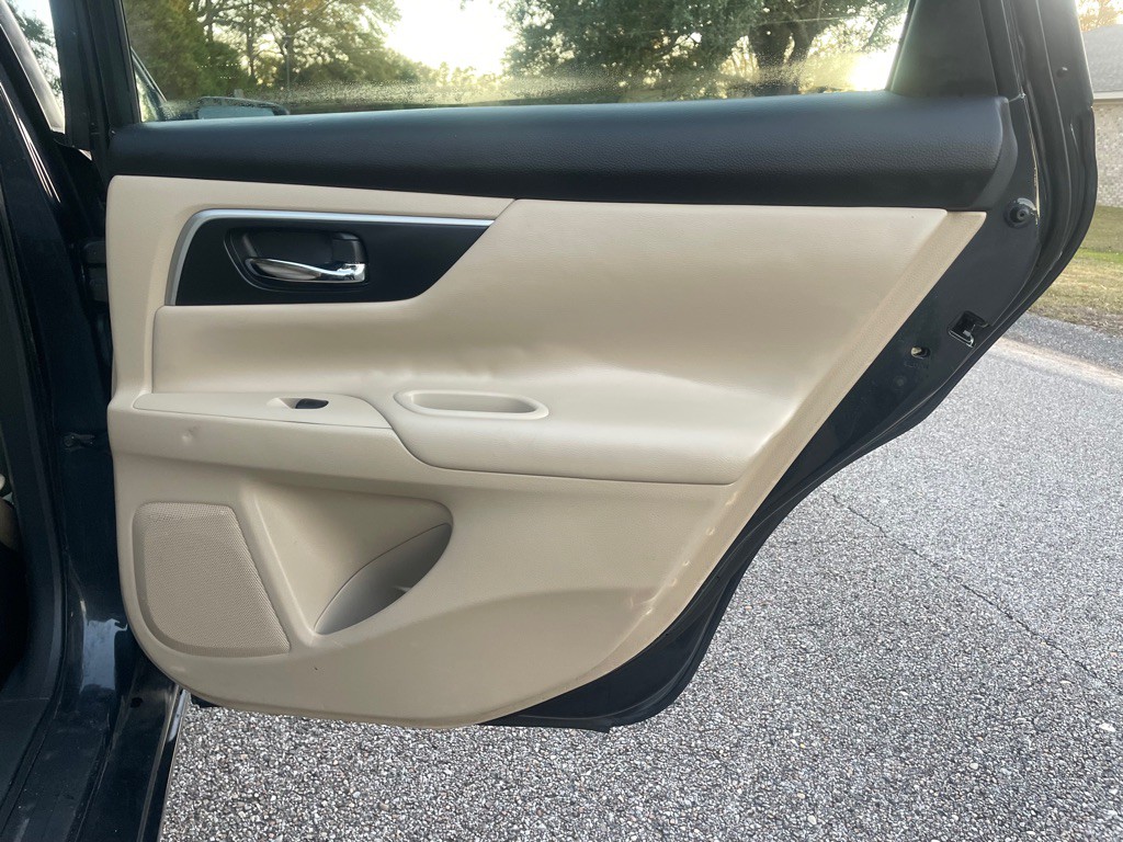 2016 Nissan Altima Image 14