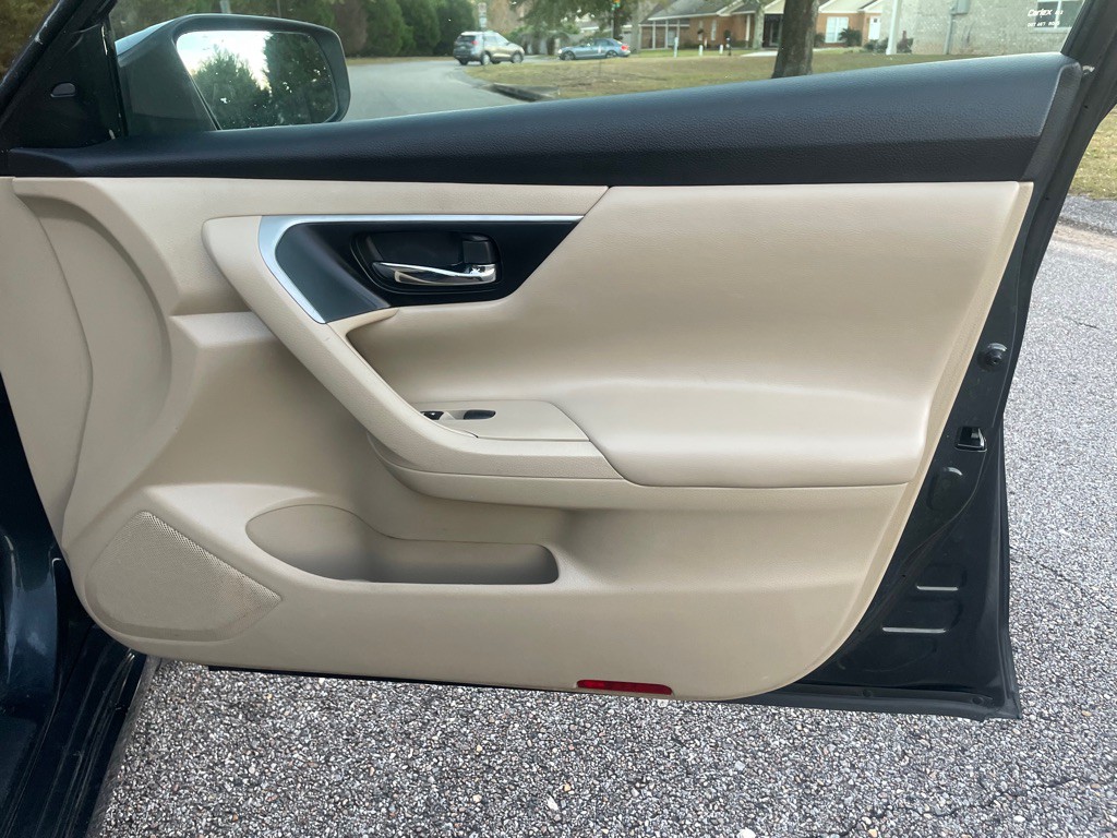 2016 Nissan Altima Image 16