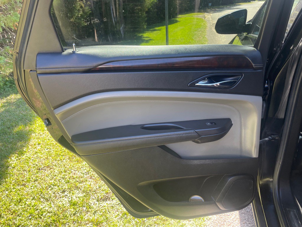 2011 Cadillac SRX Image 12