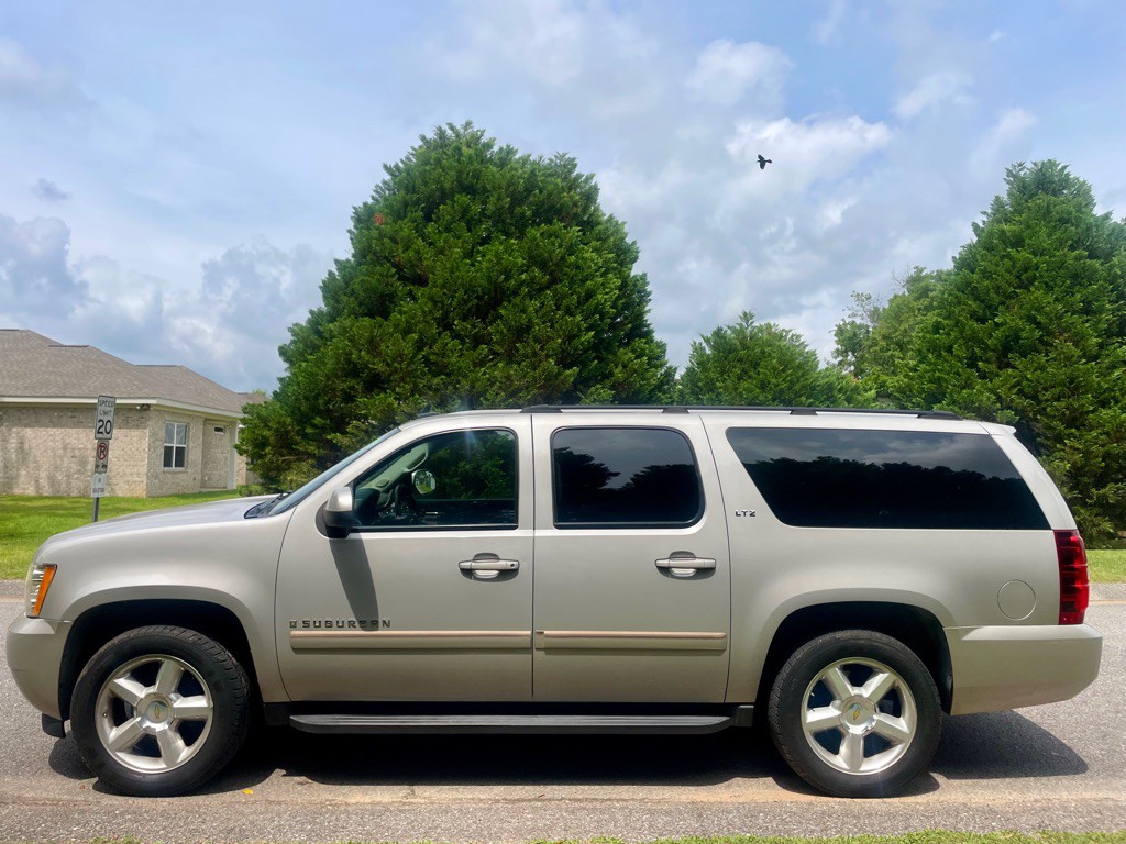 2007 Chevrolet Suburban Image 3