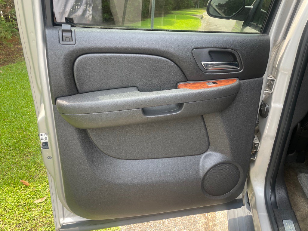 2007 Chevrolet Suburban Image 11