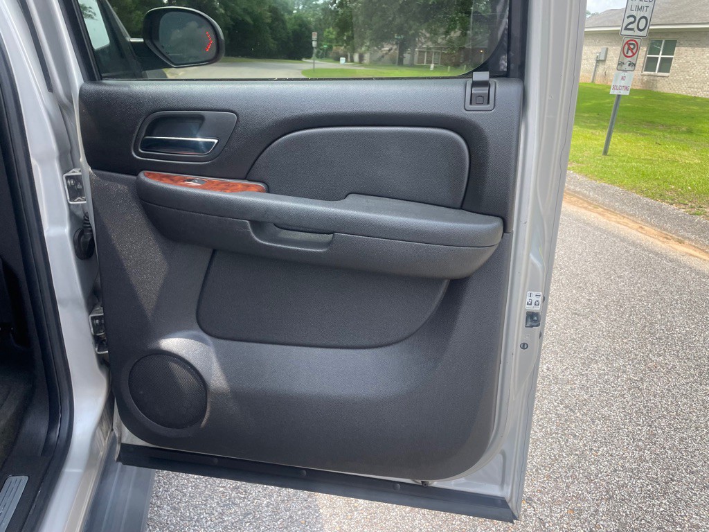 2007 Chevrolet Suburban Image 16