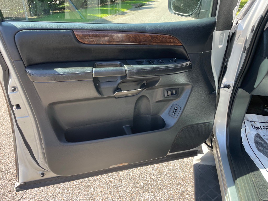 2014 Nissan Armada Image 9