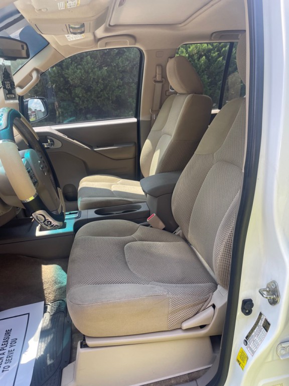 2016 Nissan Frontier Image 9