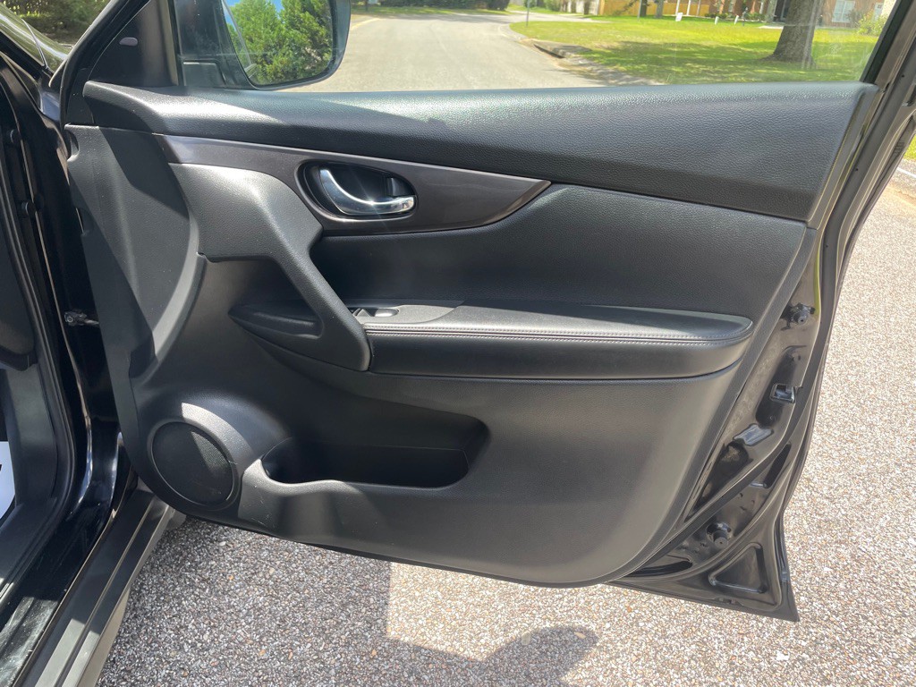 2019 Nissan Rogue Image 9