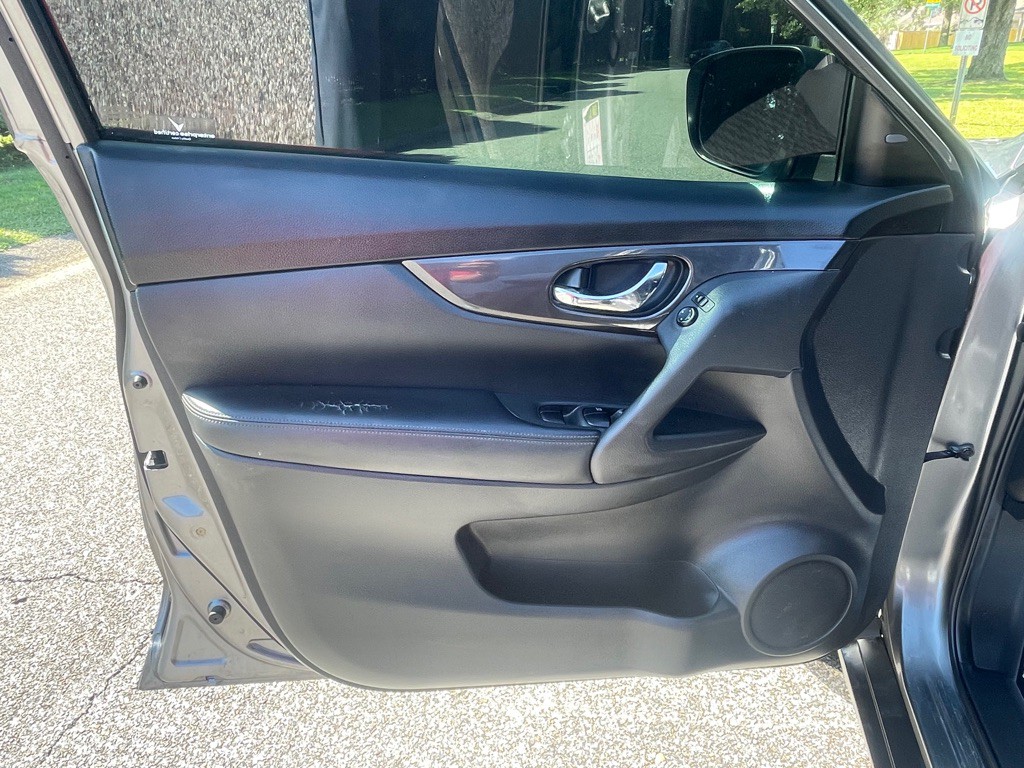 2018 Nissan Rogue Image 8