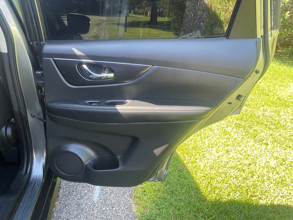 2018 Nissan Rogue Image 13