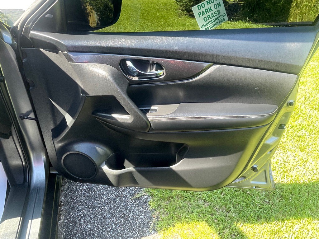 2018 Nissan Rogue Image 15