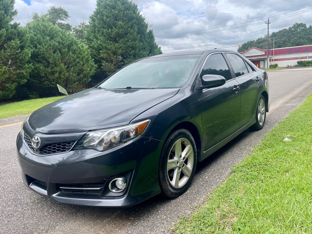 2013 Toyota Camry Image 1