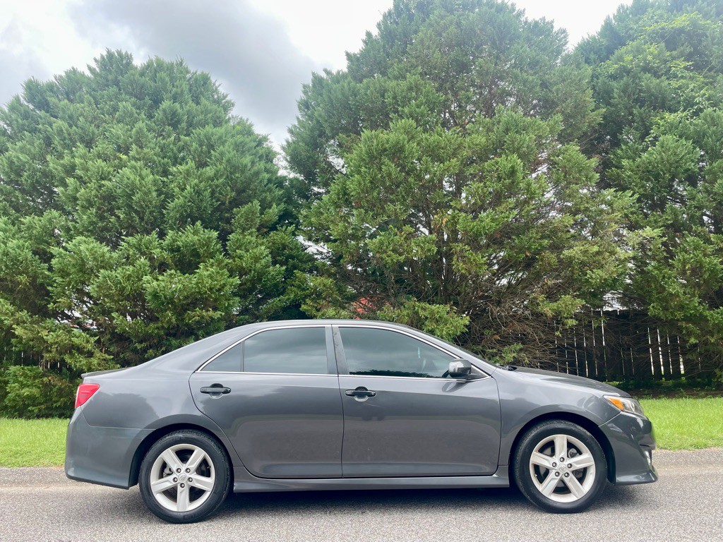 2013 Toyota Camry Image 3