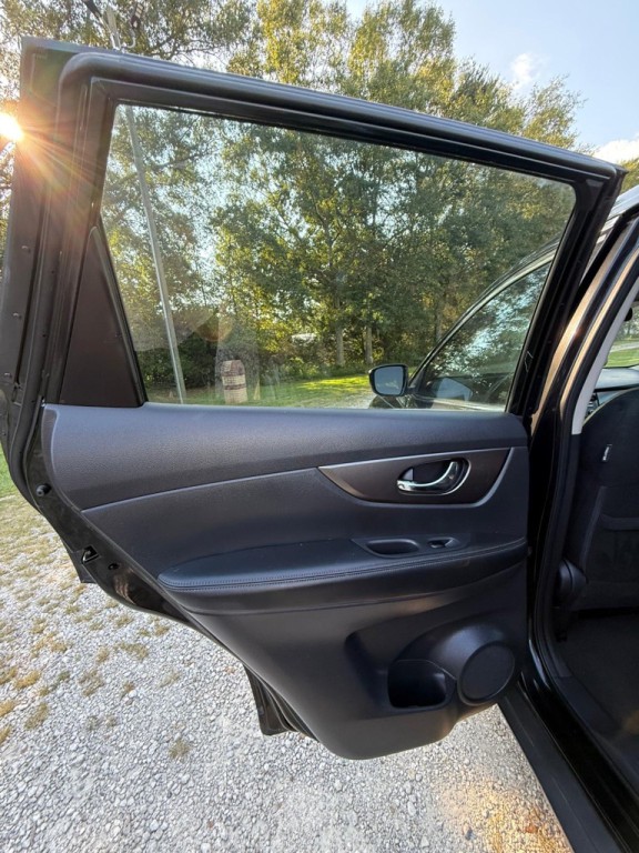 2016 Nissan Rogue Image 13