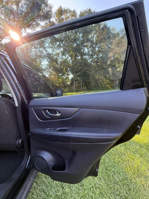 2016 Nissan Rogue Image 17