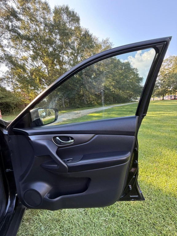 2016 Nissan Rogue Image 19